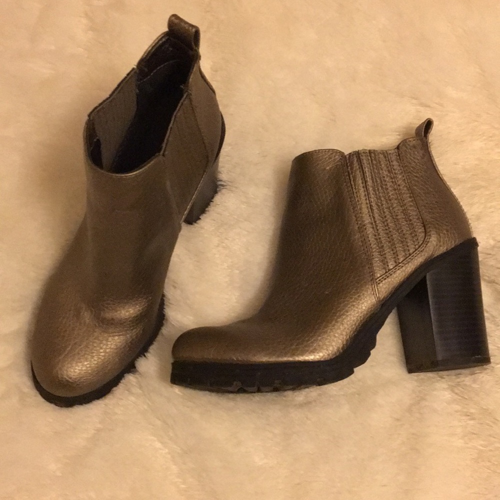 Heeled booties